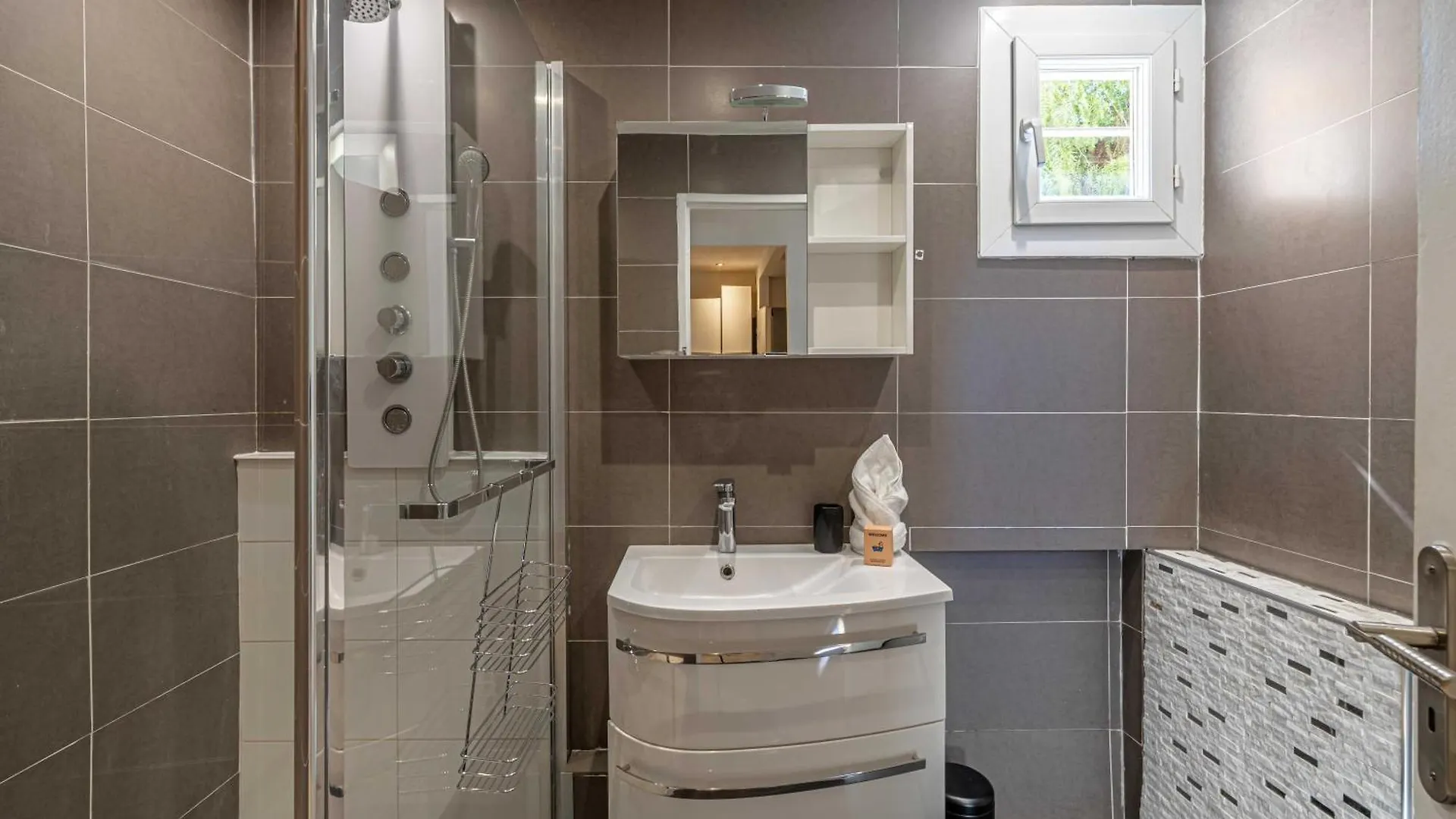 Cosy 2-Bedroom Apartment - Close To Martinez Hotel Канны