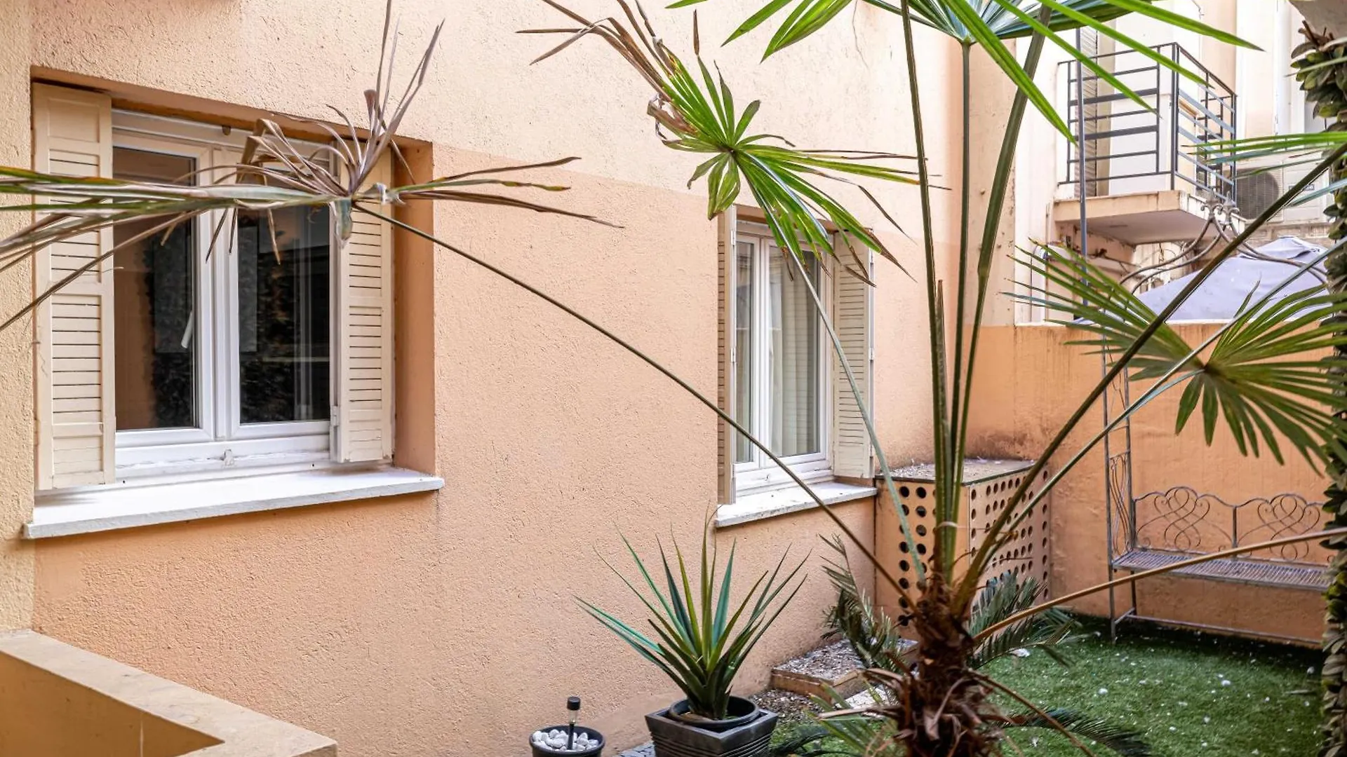 Cosy 2-Bedroom Apartment - Close To Martinez Hotel Канны